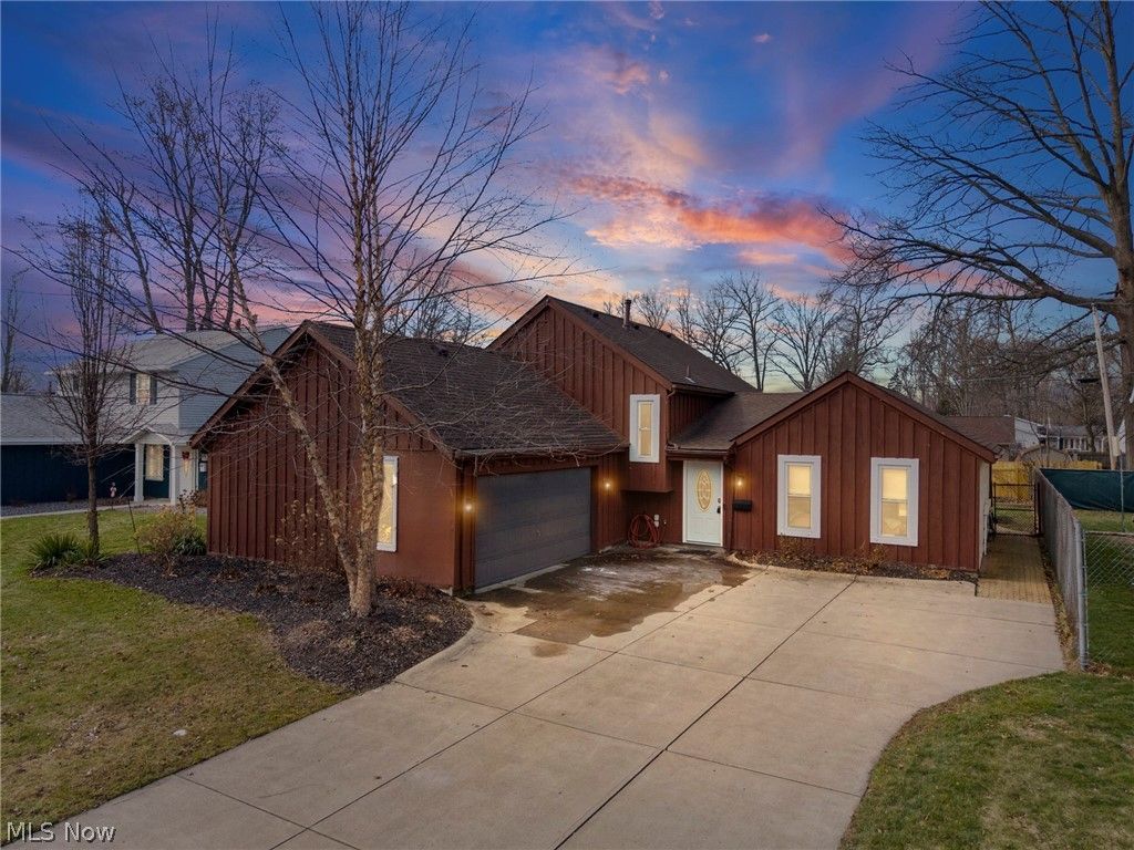 Photo of 110 Wilshire Court, Elyria, OH 44035 (MLS # 5192060)