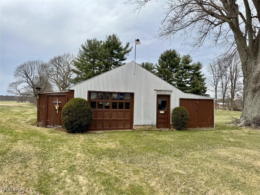 7551 Pinedale Street, Hartville, Ohio image 2