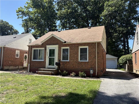 Photo of 602 Huntmere Drive, Bay Village, OH 44140 (MLS # 5240714)