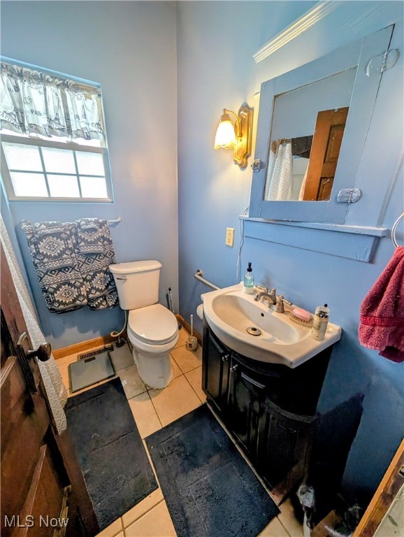 Main image without alt text