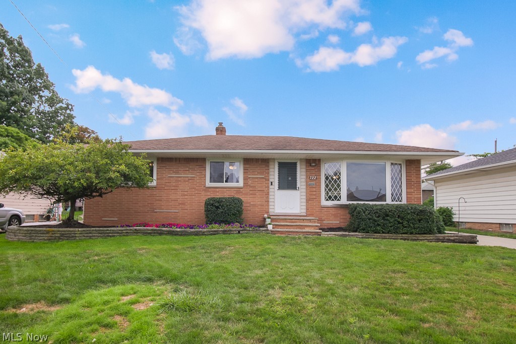 Photo 1 of 35 — 722 E Clearview Avenue, Seven Hills, OH 44131