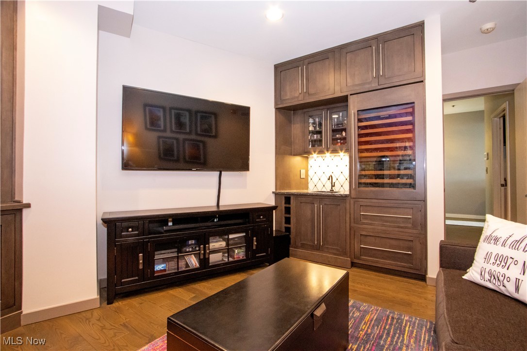 Pinnacle Condominium - Residential