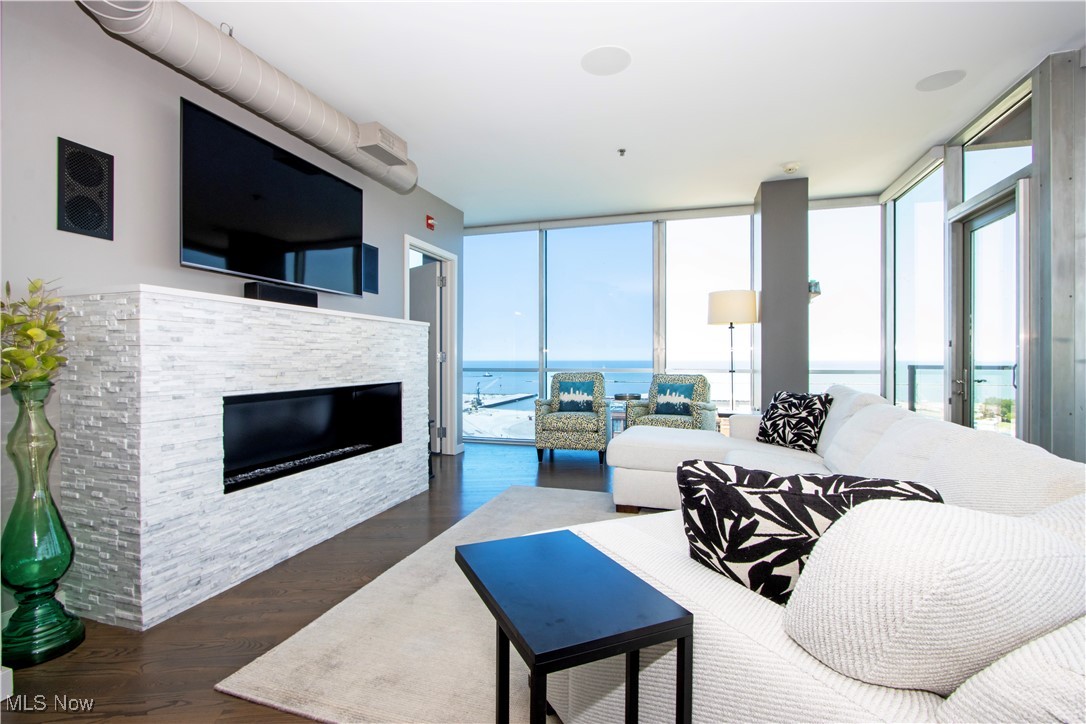 Pinnacle Condominium - Residential