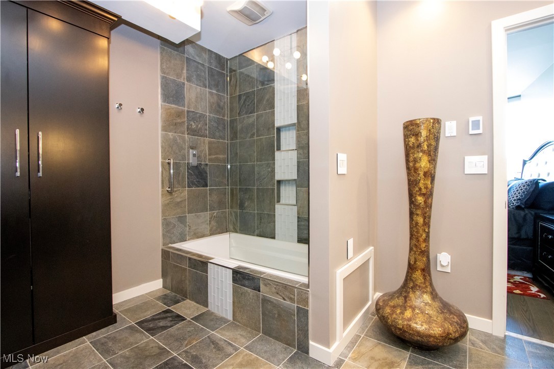 Pinnacle Condominium - Residential