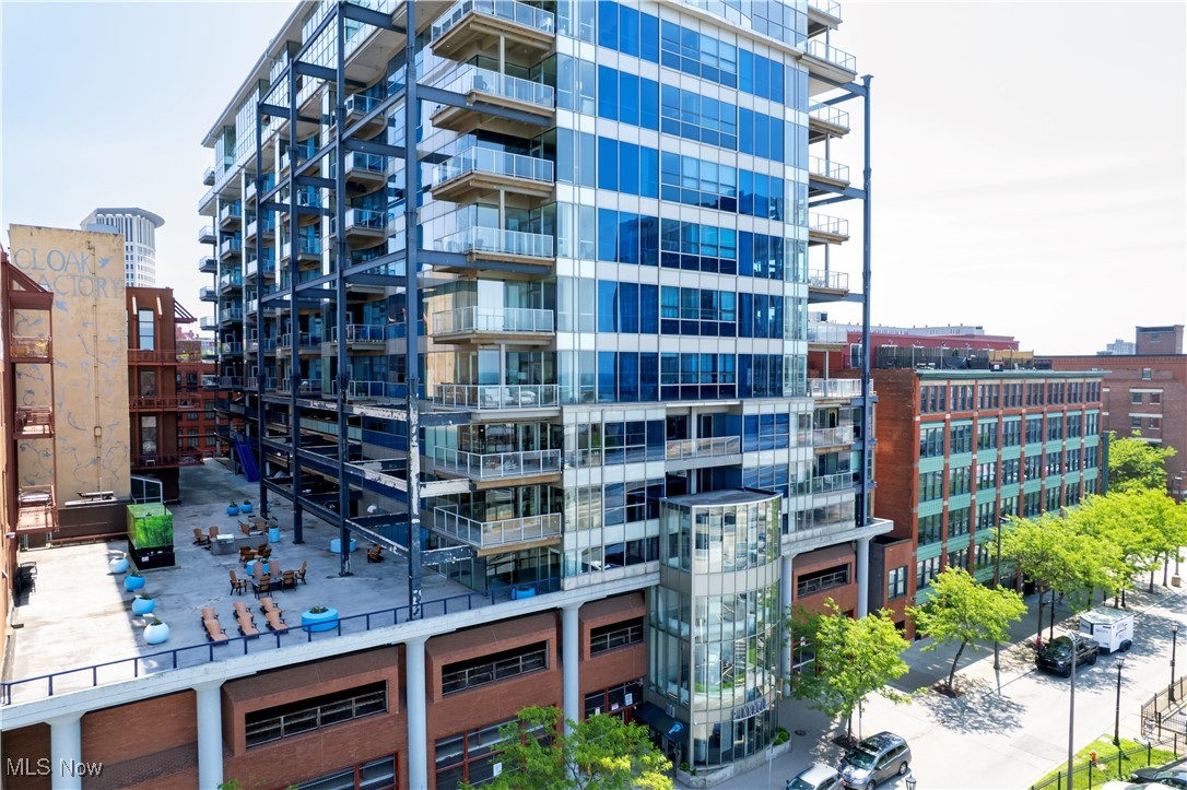 Pinnacle Condominium - Residential