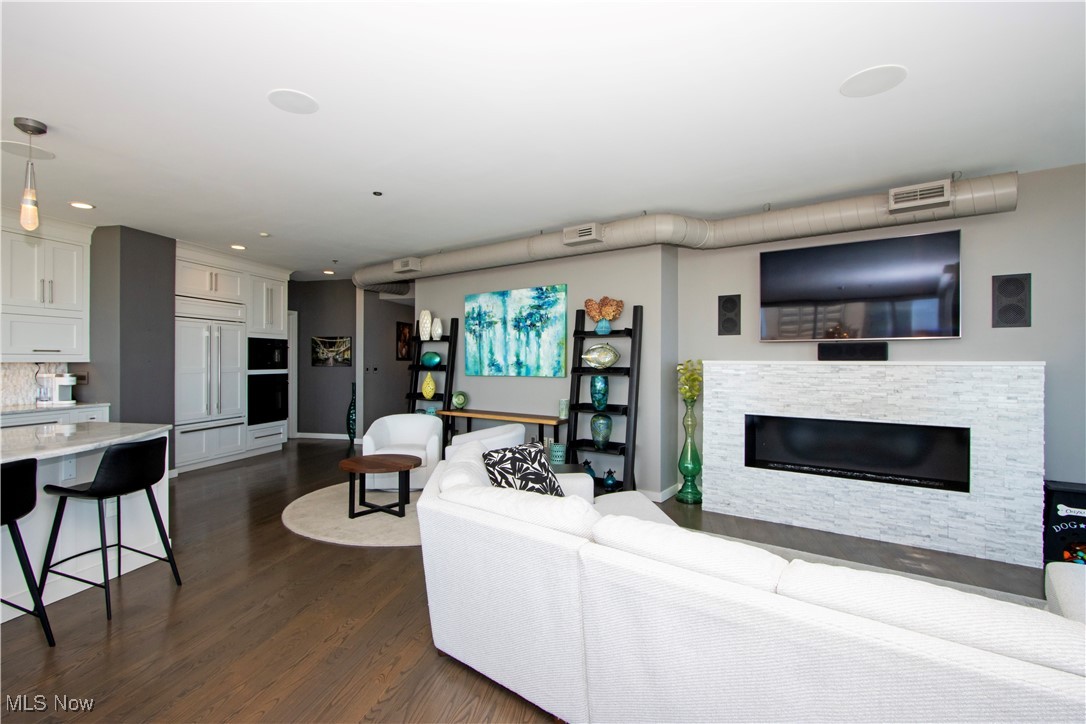 Pinnacle Condominium - Residential