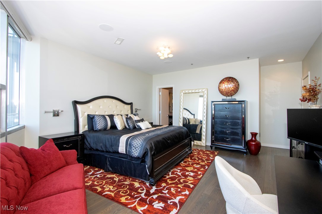 Pinnacle Condominium - Residential