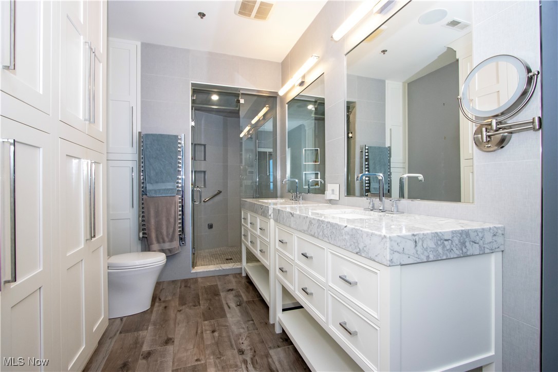 Pinnacle Condominium - Residential