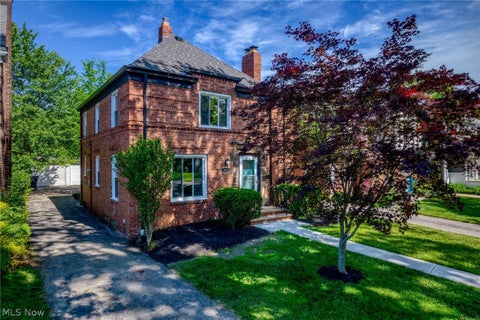 Tiny photo for 1913 Staunton Road, Cleveland Heights, OH 44118 (MLS # 5216607)