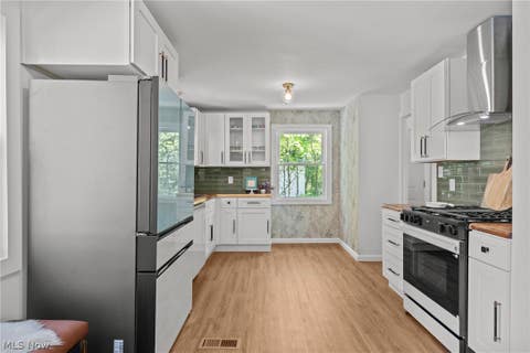 Tiny photo for 1913 Staunton Road, Cleveland Heights, OH 44118 (MLS # 5216607)