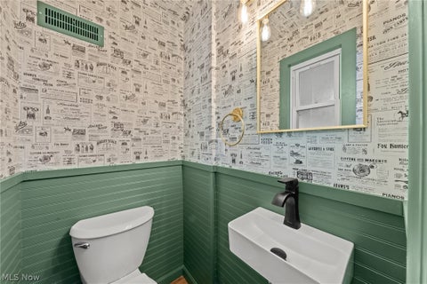 Tiny photo for 1913 Staunton Road, Cleveland Heights, OH 44118 (MLS # 5216607)