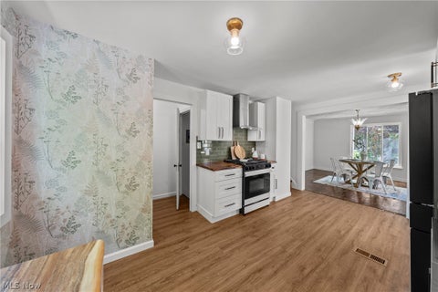 Tiny photo for 1913 Staunton Road, Cleveland Heights, OH 44118 (MLS # 5216607)