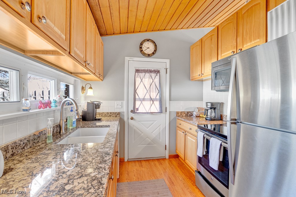 6298 Elmdale Road, Brook Park, Ohio image 8
