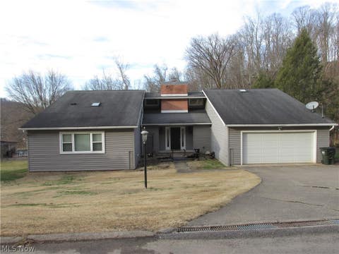 Homes For Sale - 33 Mound Manor<br/> Saint Marys, WV 26170