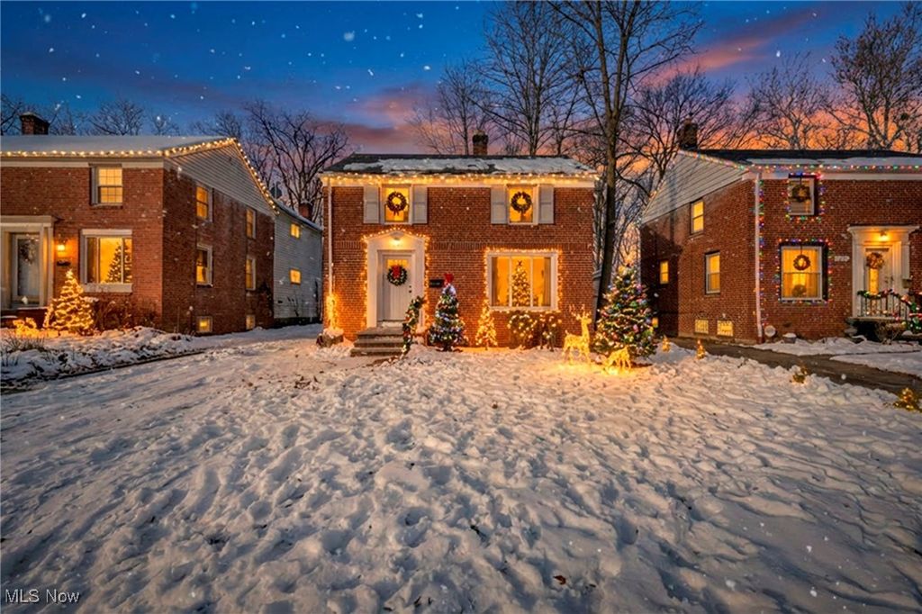 Photo of 5194 Homewood Avenue, Maple Heights, OH 44137 (MLS # 5174367)