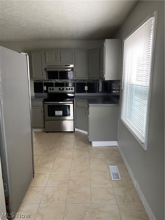 Brentwood Village 03/R Dvoraks - Residential Lease