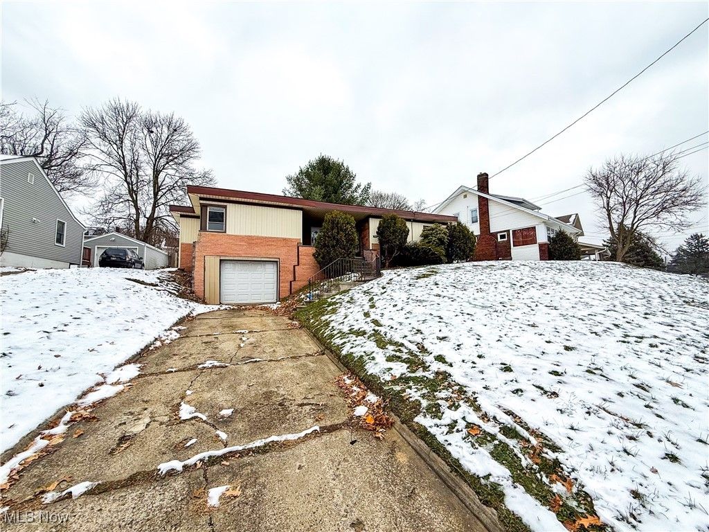 Photo of 1635 Goodyear Boulevard, Akron, OH 44305 (MLS # 5176713)