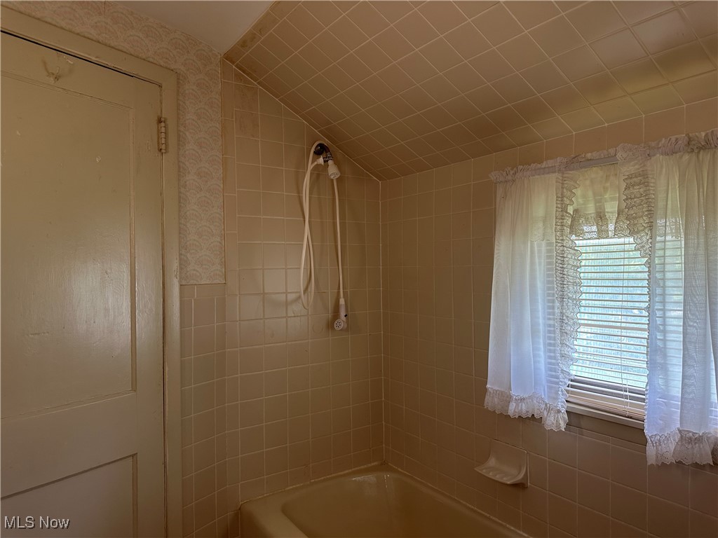 4759 Damon Avenue, Warren, Ohio image 16