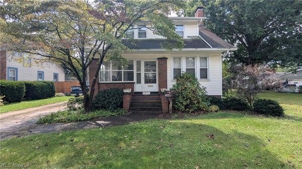 1611 BYRON AVE SW, MASSILLON, OH 44647 - Image 082f9d6046cd1f8b9f4a23d0b8f77cf9/3375136867