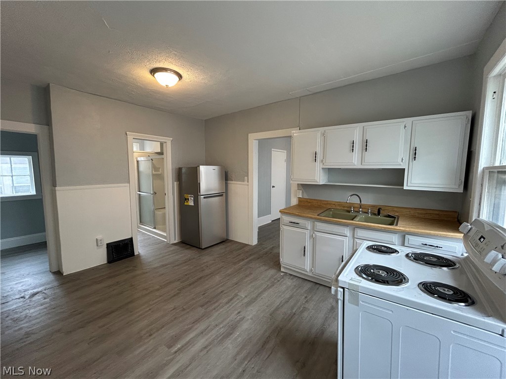 Curtiss Meyer & Holmdens Allo - Residential Lease