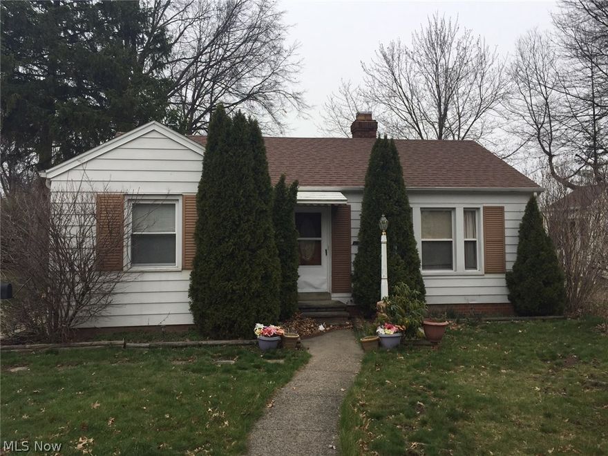 Move right in to this well maintained two bedroom ranch.  Spacious living area with fireplace.  Open dining room design.  Screened-in back porch.  Large basement for plenty of storage.  Approved Short Sale.  All offers responded to within 24 to 48 hours.