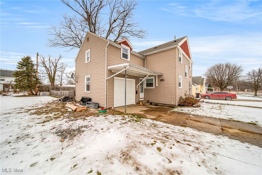 Photo of 3129 Lincoln Drive, Ashtabula, OH 44004 (MLS # 5177590)