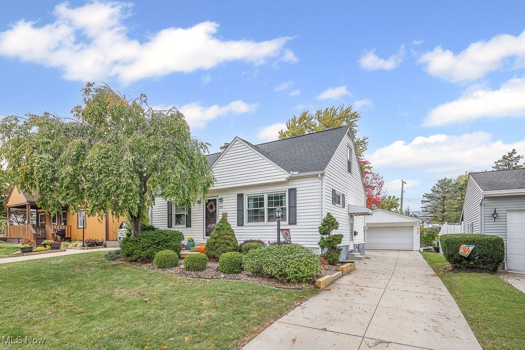 Photo of 223 Filmore Avenue, Cuyahoga Falls, OH 44221 (MLS # 5167069)