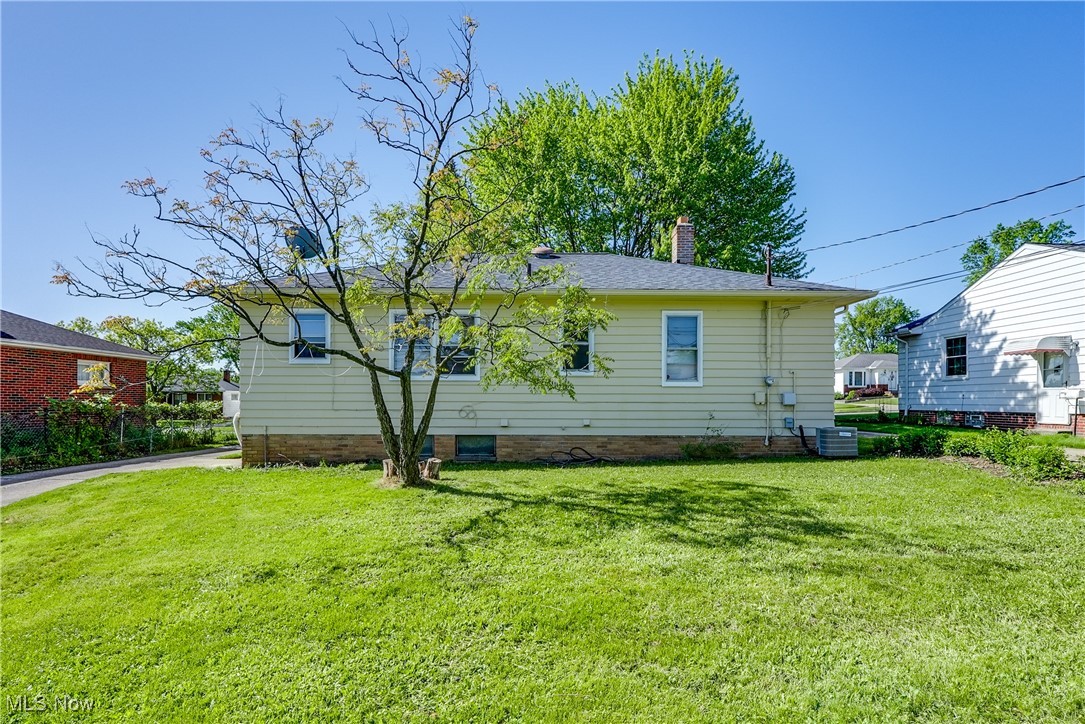 3360 Hilltop Drive, Parma, Ohio image 6