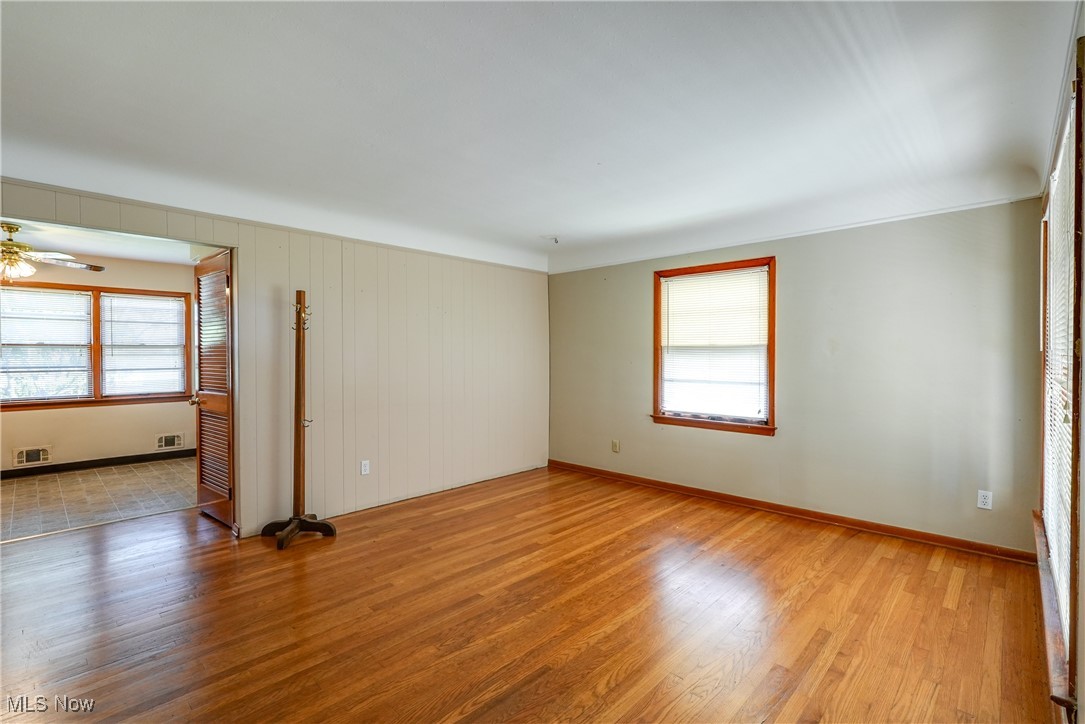 3360 Hilltop Drive, Parma, Ohio image 7
