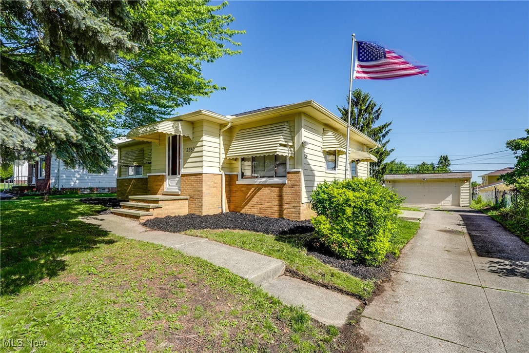 3360 Hilltop Drive, Parma, Ohio image 2