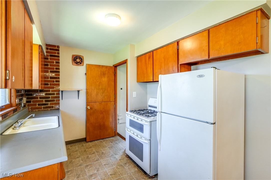 3360 Hilltop Drive, Parma, Ohio image 14
