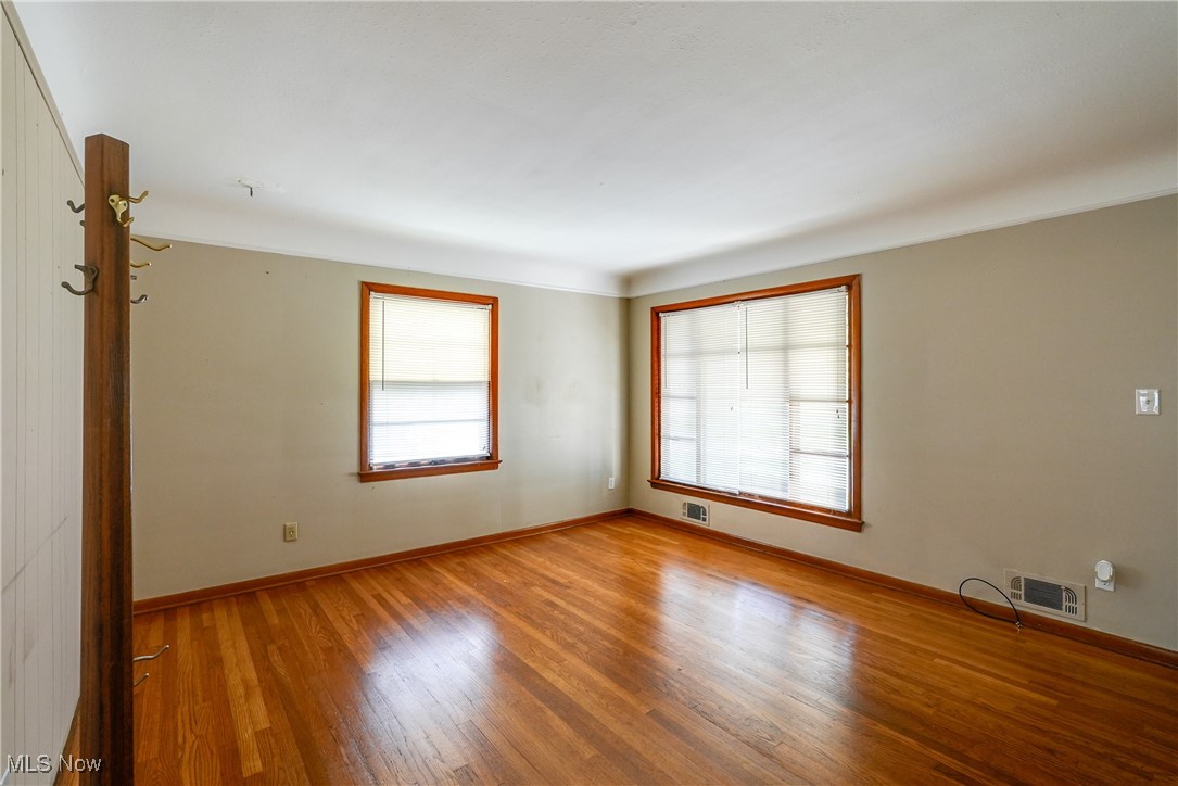 3360 Hilltop Drive, Parma, Ohio image 8