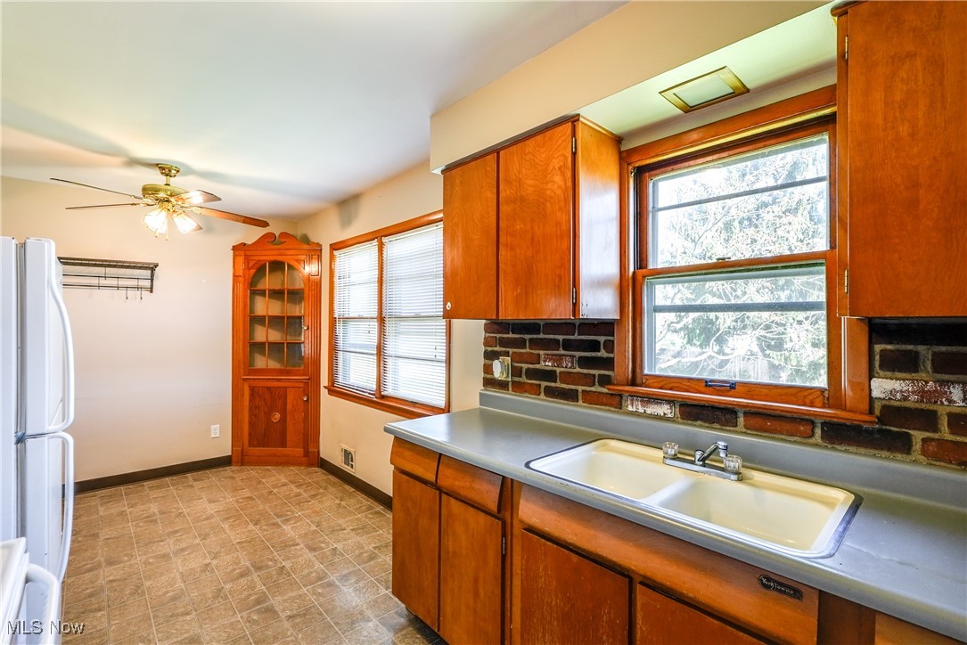 3360 Hilltop Drive, Parma, Ohio image 18