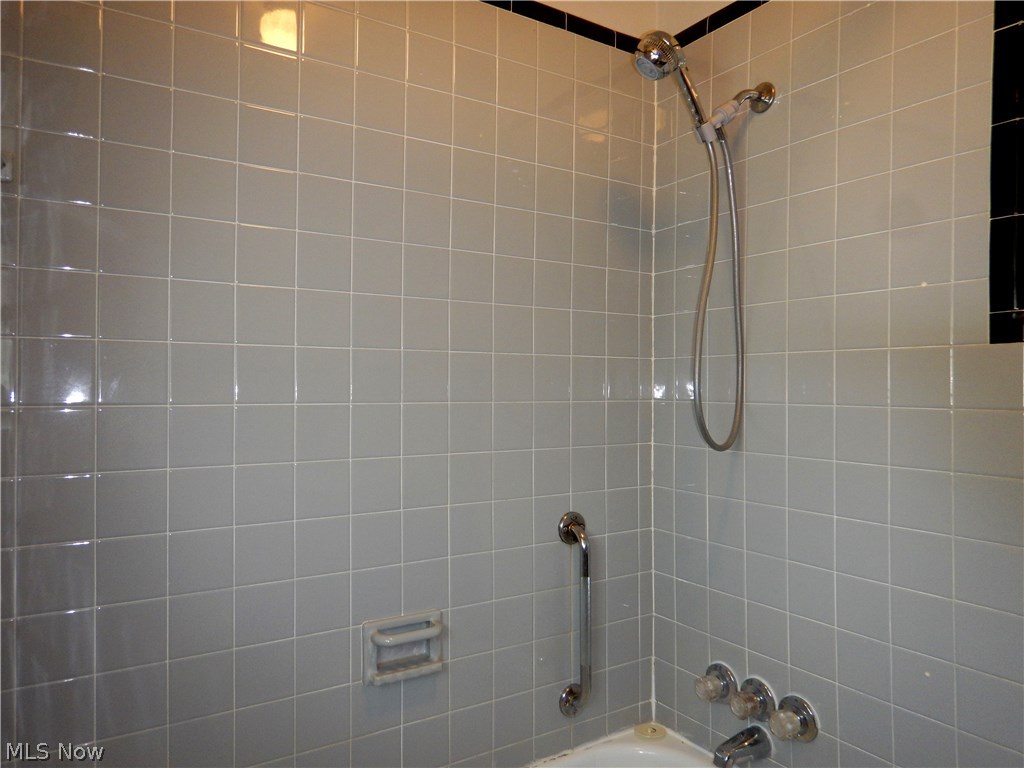 Rr Debussey Neale View Ad - Residential