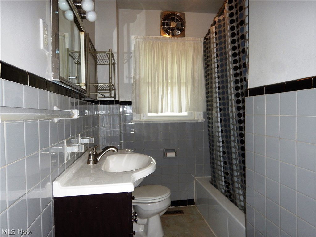 Rr Debussey Neale View Ad - Residential