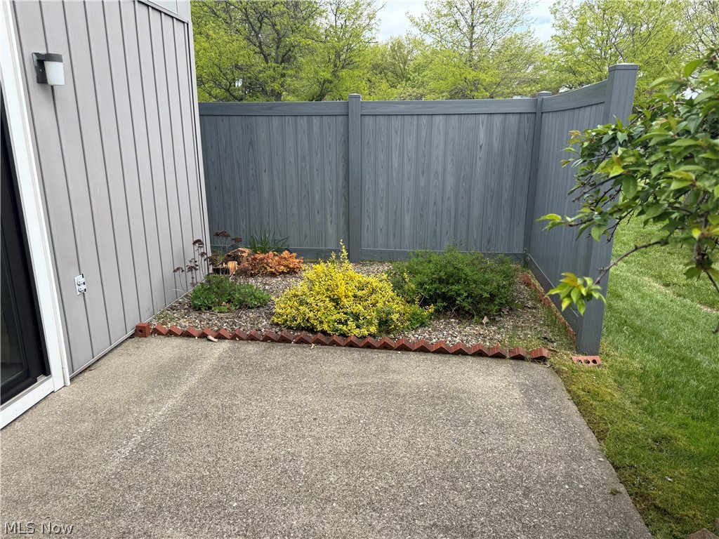 Co-Moor Twnhse Idlewood S Condo - Residential