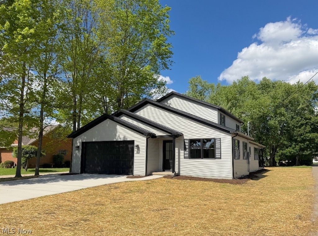 Photo of 315 N Plum Street, Gnadenhutten, OH 44629 (MLS # 5203898)