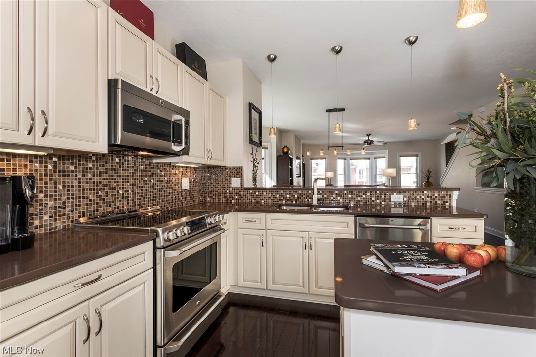 Crocker Park Condos Ph Xv - Residential