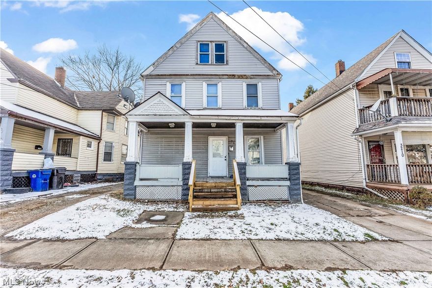 3212 W 92nd up, Cleveland - Spacious 2 bedrooms 1 bath multi family home! //

$850 rent / $850 deposit //
$49 application fee per adult //
NO SMOKING //
1 time $129 non-refundable set up fee paid at lease signing //

$30/month required resident benefit package; can include personal property/liability insurance for an additional $5/month for $35/month total. //

All applicants are required to fill out a PetScreening app, found on our website directly on the app before being processed. Even if you have NO pets - this app must be filled out. One-time, non-refundable pet fee of $200-300 per animal applies to all pets & must be paid prior to or when you pay your first month rent. (No fee for qualified assistance animals). //

Our app is processed through secure site: Findigs, they require ID & income verification. W/O this, your app will not be processed. They offer24/7chat support on their app directly for questions. //

Really lovely 2 bed 1 bath up unit of multifamily home.