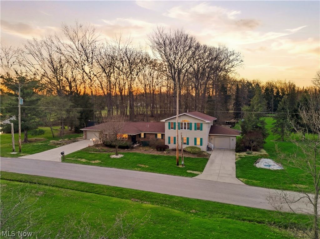 Photo of 2943 Forest Avenue, Niles, OH 44446 (MLS # 5200272)