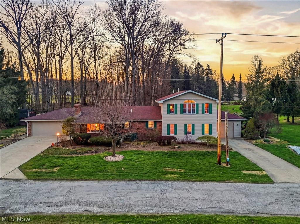 Photo of 2943 Forest Avenue, Niles, OH 44446 (MLS # 5200272)