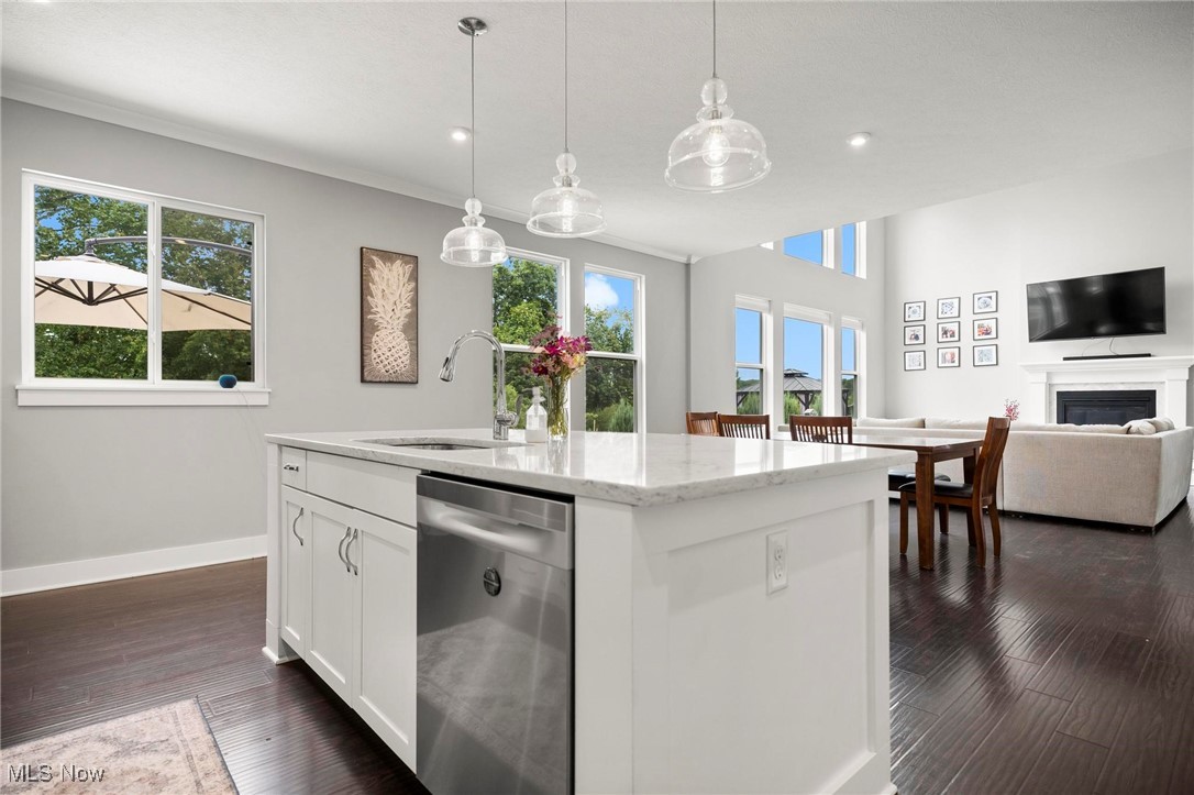 Valley City, Ohio 44280, United States, 4 Bedrooms Bedrooms, ,3 BathroomsBathrooms,Residential,Active,196382