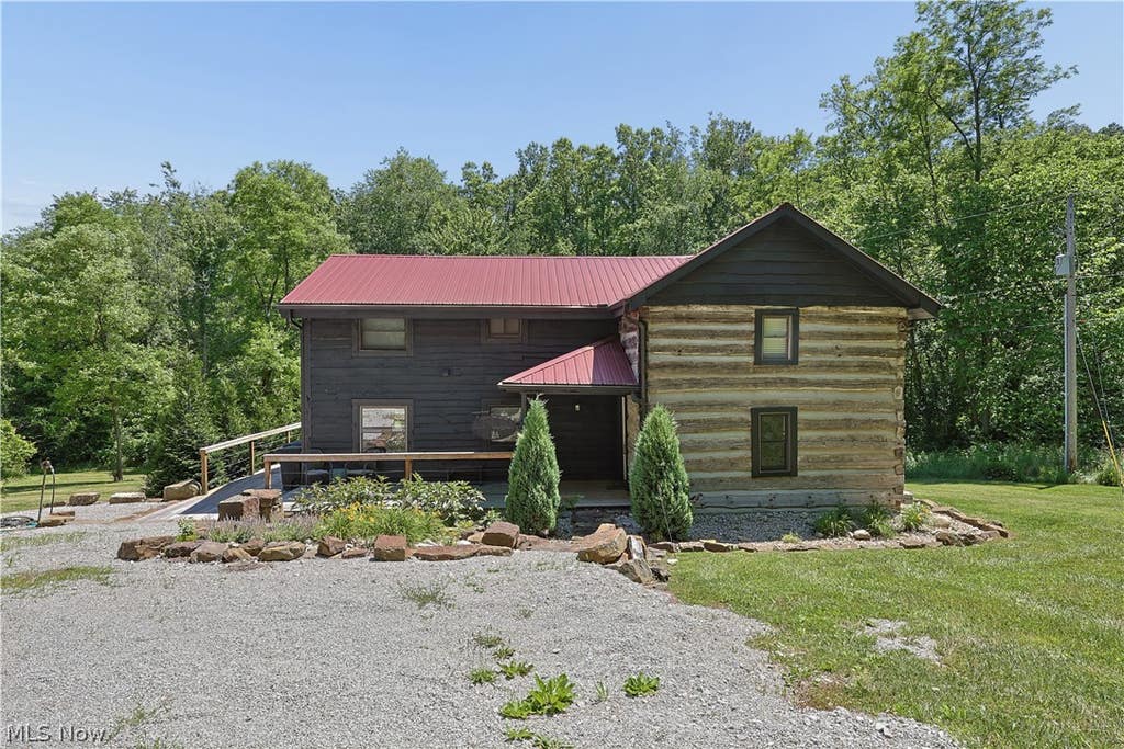 Photo of 43 Blue Valley Road SW, Lancaster, OH 43130 (MLS # 5216643)