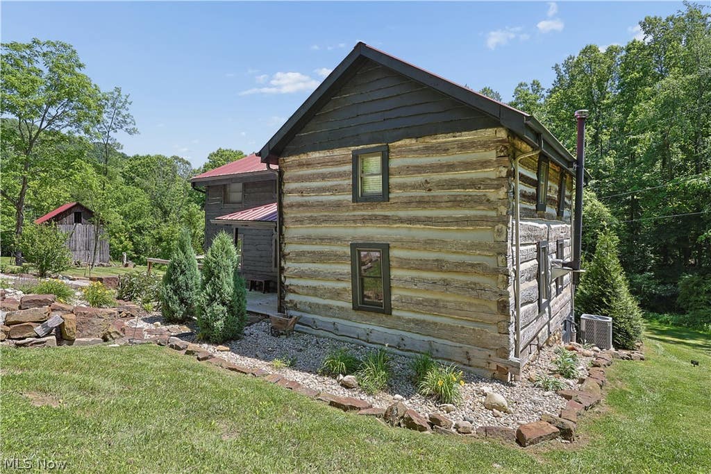 Photo of 43 Blue Valley Road SW, Lancaster, OH 43130 (MLS # 5216643)