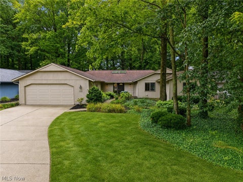 Homes For Sale - 10135 Oak Branch Trail<br/> Strongsville, OH 44149