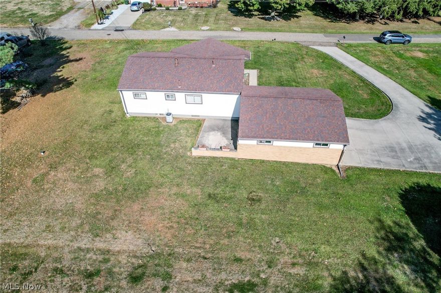 Well maintained three bedroom ranch home located on quiet, deadend street within walking distance to schools. Enjoy
time with family on the private patio overlooking a large yard. Cement driveway leading to two stall garage with
openers. Partially finished basement perfect for a family room on one side and handyman area with workbench and
laundry on the other. Oodles of storage space in garage and basement.
Cozy family home waiting for you to add your personal touches. Refrigerator does not convey.
New sump pump 2016, New roof 2012, New air conditioning 2008, New Leaf Guard gutters (w/warranty) 2004, Basement waterproofed (w/warranty) 1992