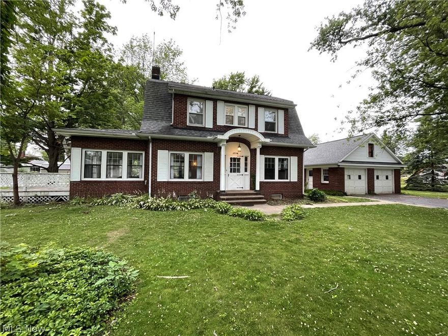 Beautiful Colonial House, 4 Bed 3 Bath, Full Basement, double garage detach,
New appliances.
Water Heather, Washer and Dryer - TV 60 Inch - Refrigerator - stove and microwave.
Near of the Lake Erie with big Yard (3/4 - Acre lot)