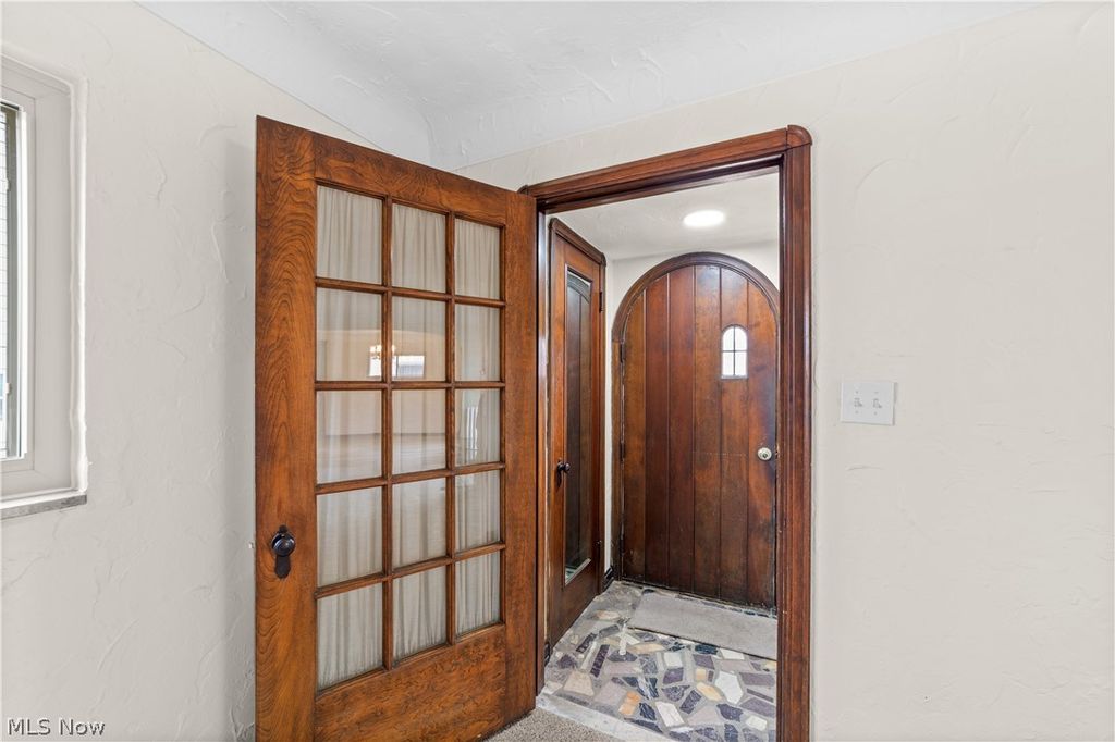 Photo of 6098 Manchester Road, Parma, OH 44129 (MLS # 5199217)