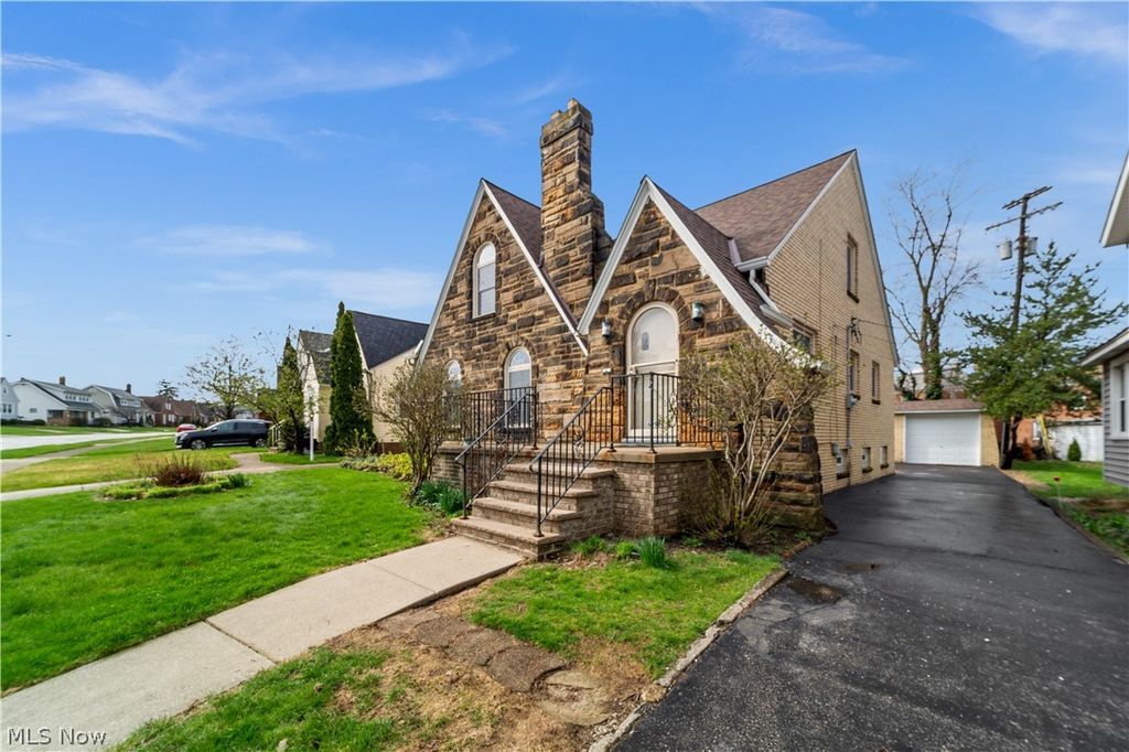 Photo of 6098 Manchester Road, Parma, OH 44129 (MLS # 5199217)