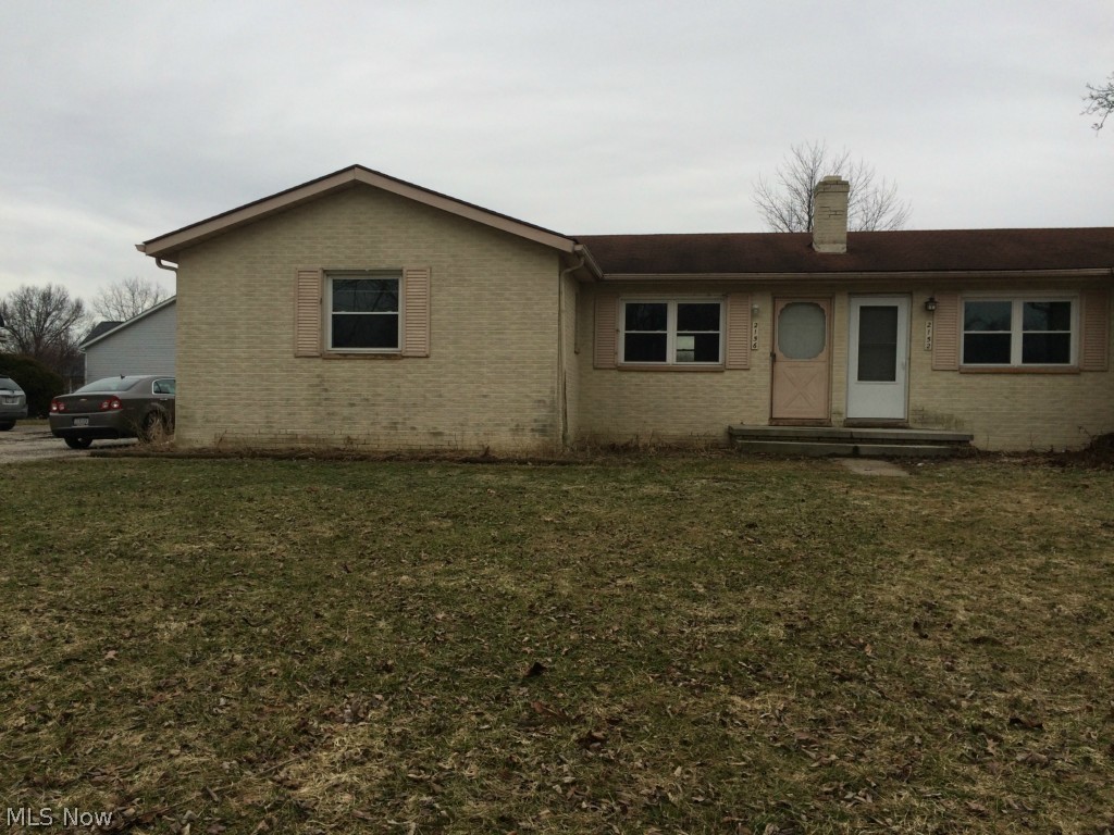 Roomy 3 bedroom unit for rent in Stow. Eat in kitchen, half bath in the master bedroom. Full basement with washer and dryer hookups for tons of storage. no Section 8. Credit and background and income check.